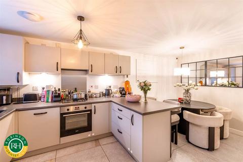 3 bedroom townhouse for sale, Davy Road, New Rossington, Doncaster