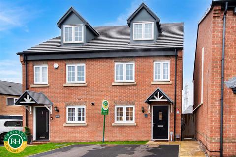 3 bedroom townhouse for sale, Davy Road, New Rossington, Doncaster