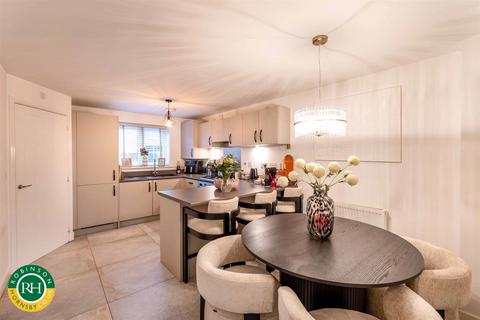 3 bedroom townhouse for sale, Davy Road, New Rossington, Doncaster