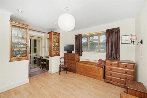 2 bedroom bungalow for sale, The Grove, Enfield