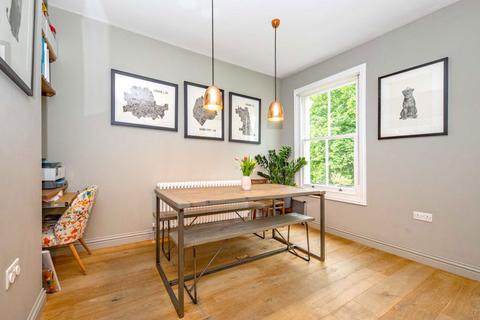 4 bedroom flat to rent, Allfarthing Lane, London SW18