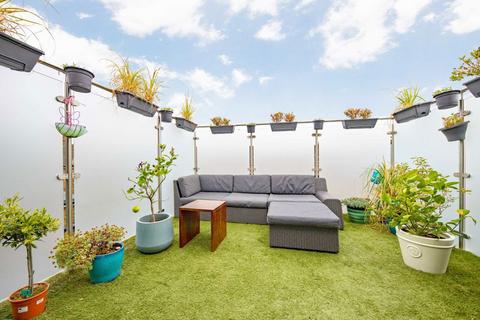 4 bedroom flat to rent, Allfarthing Lane, London SW18
