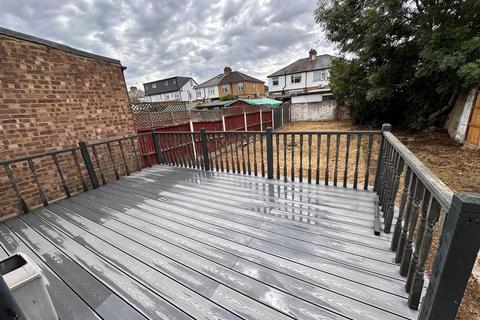 4 bedroom semi-detached house to rent, Dellfield Crescent, Uxbridge,