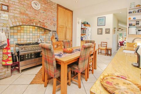 5 bedroom semi-detached house for sale, Sheffield Road, Glossop SK13
