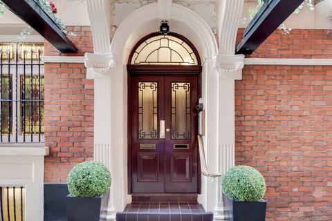 Park Close, Knightsbridge, London, SW1X