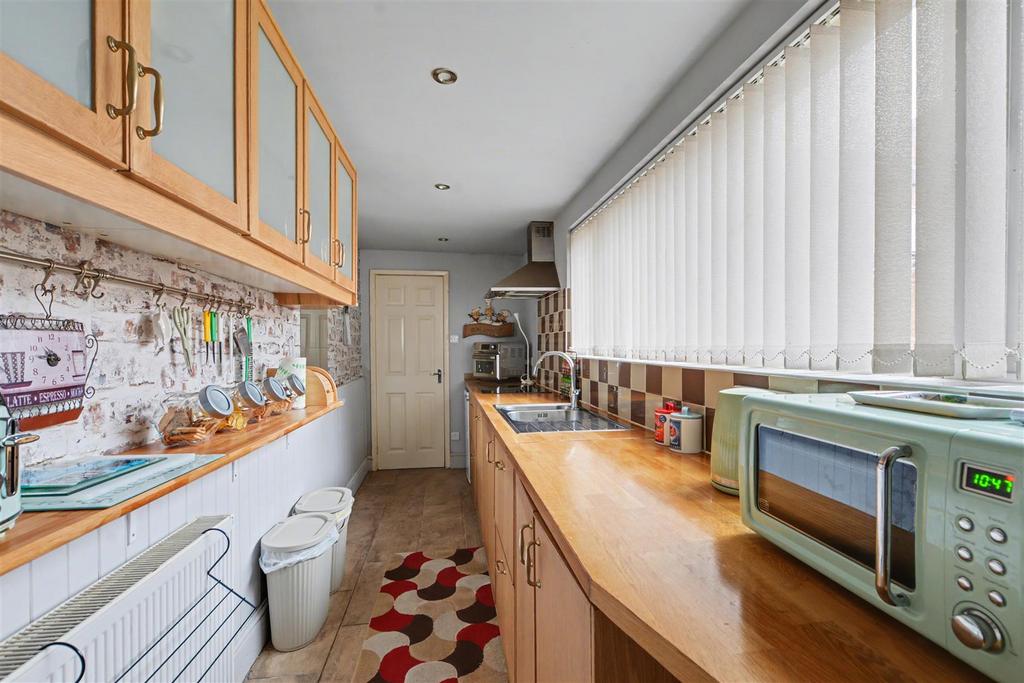 Kitchen 2.jpeg