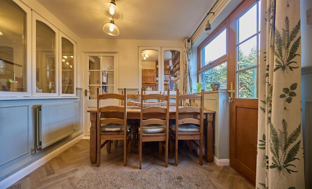 Dining room to rear