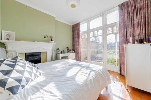 2 bedroom flat to rent, Alexandra Park Road, London N10