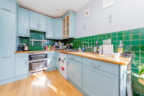 2 bedroom flat to rent, Alexandra Park Road, London N10