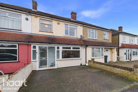 3 bedroom terraced house for sale, Lilliput Road, Romford, RM7 0BJ