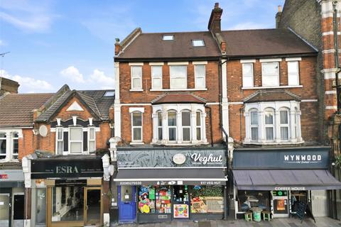 2 bedroom apartment to rent, Chingford Road, London, E17