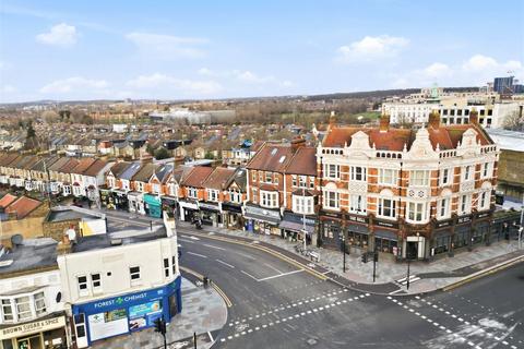 2 bedroom apartment to rent, Chingford Road, London, E17