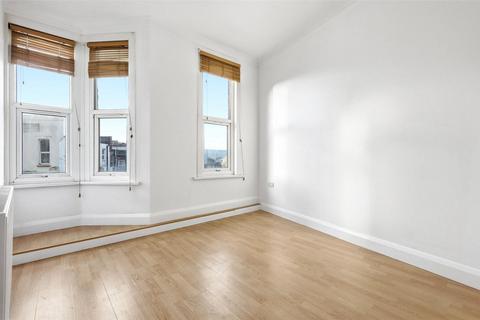 2 bedroom apartment to rent, Chingford Road, London, E17
