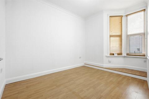 2 bedroom apartment to rent, Chingford Road, London, E17