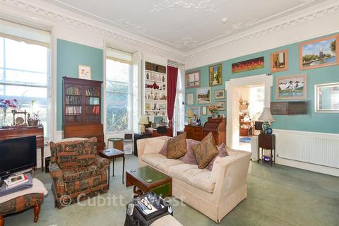 2 bedroom ground floor flat for sale, Butlers Green Road, Haywards Heath, West Sussex