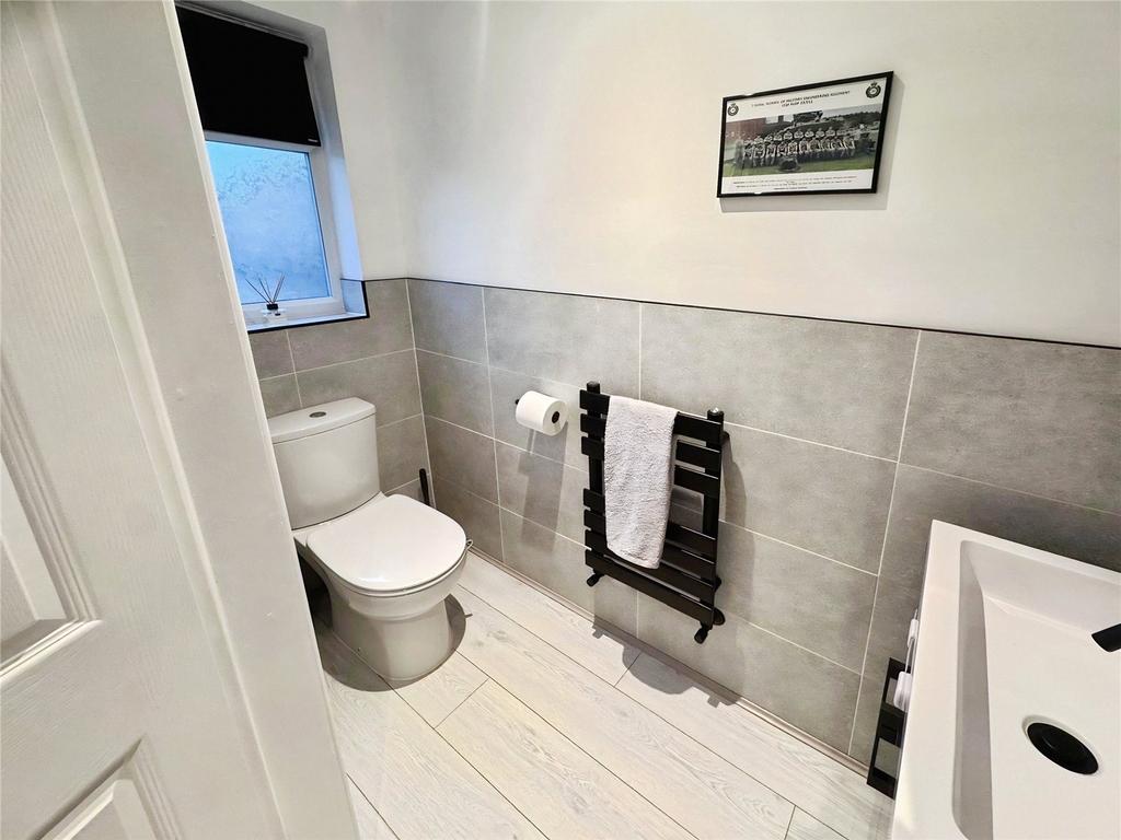 Cloakroom / Wc