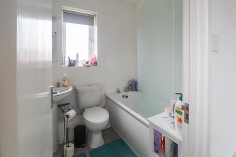 undefined, Corsican Pine Close, Newmarket CB8