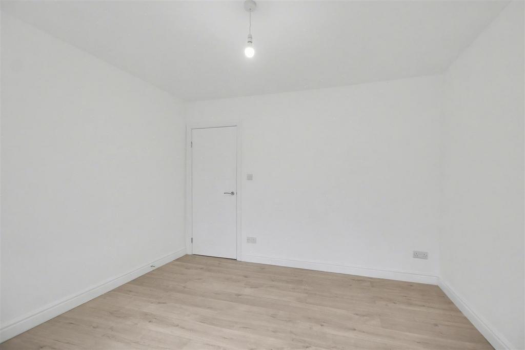Bedroom 1 2.jpeg