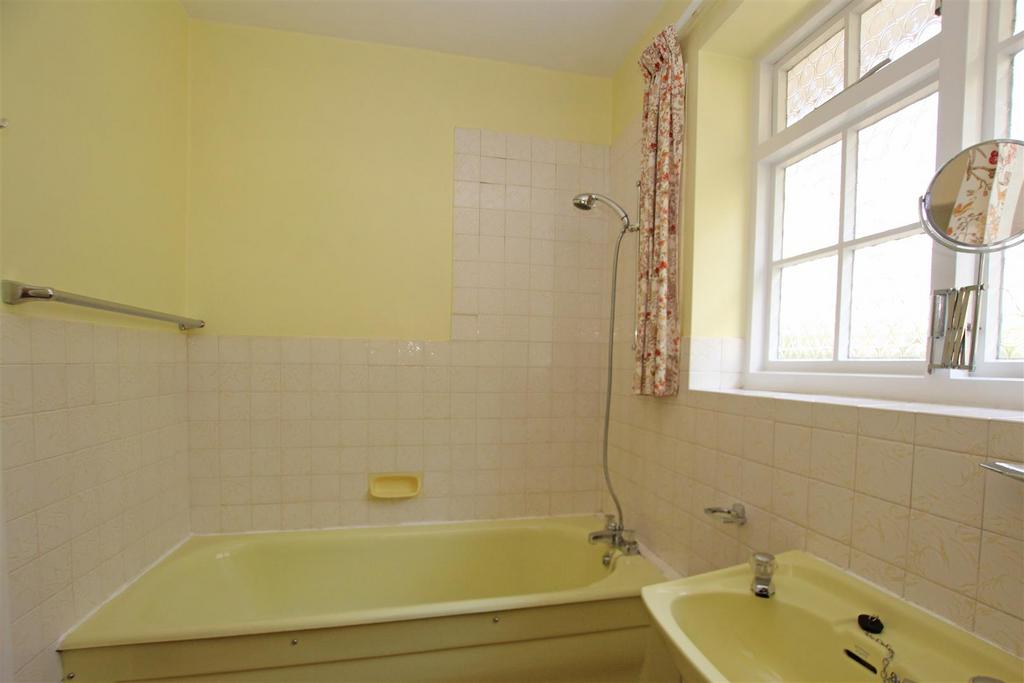 NEW FAMILY BATHROOM.jpg