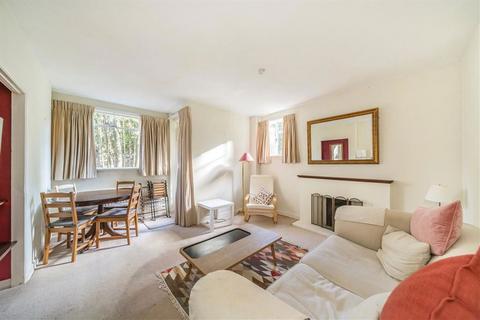 2 bedroom flat to rent, Thurleigh Court, London SW12