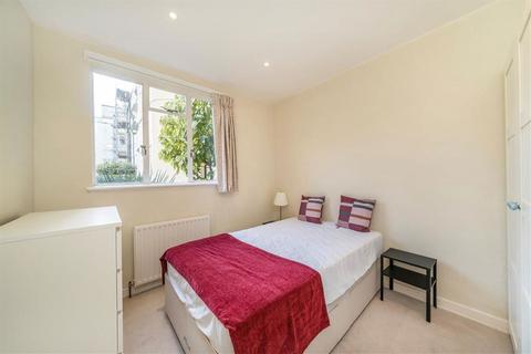 2 bedroom flat to rent, Thurleigh Court, London SW12
