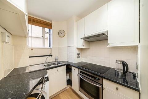 2 bedroom flat to rent, Thurleigh Court, London SW12