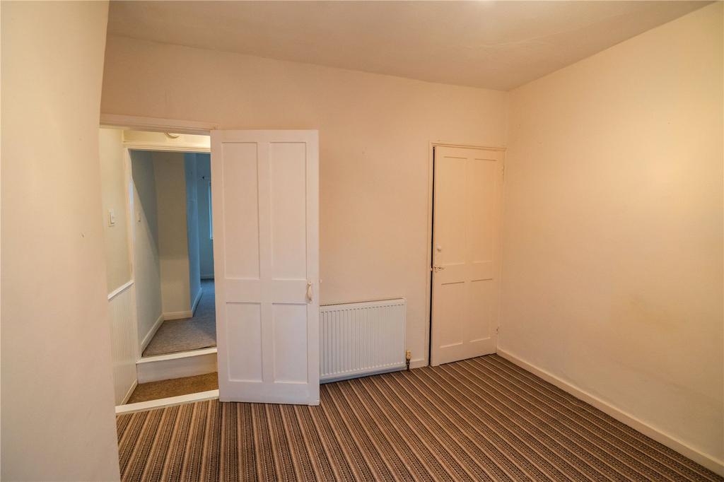 Bedroom 2 (2)