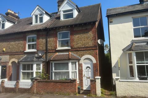 2 bedroom house to rent, Doods Road, Reigate, RH2