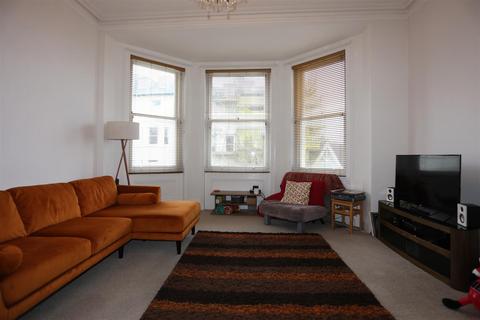 2 bedroom flat to rent, Cambridge Road, Hove
