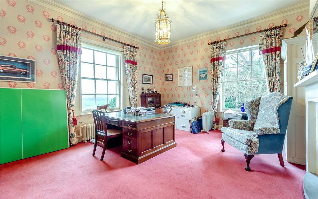 Bedroom / Study