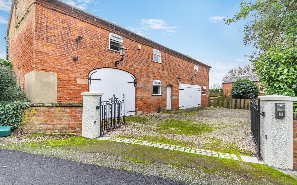 Garage / Outbuilding