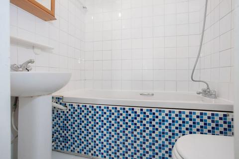 1 bedroom flat to rent, Eccleston House, London, SW2