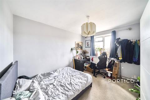 1 bedroom flat to rent, Eccleston House, London, SW2
