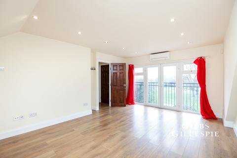 4 bedroom semi-detached house to rent, Pavilion Way, Ruislip, HA4