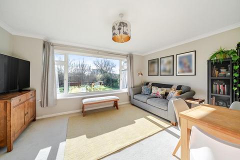 2 bedroom flat for sale, Davos Close,  Woking,  Surrey,  GU22