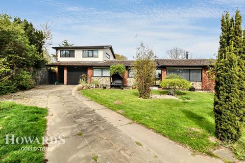 4 bedroom detached house for sale, Beccles Road, Belton