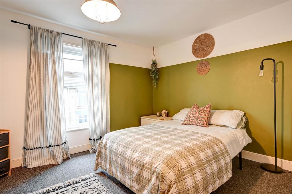 Bedroom 1.jpg