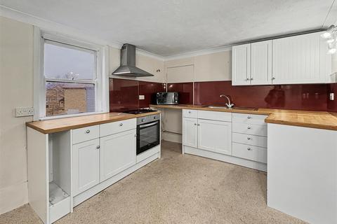 2 bedroom flat to rent, High Street, Great Wakering, Essex