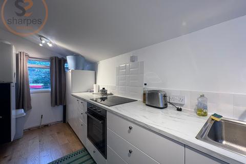 1 bedroom in a house share to rent, Kingston Road, Merton, London, Greater London