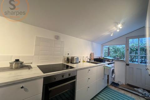 1 bedroom in a house share to rent, Kingston Road, Merton, London, Greater London