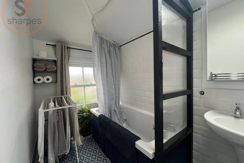 1 bedroom in a house share to rent, Kingston Road, Merton, London, Greater London