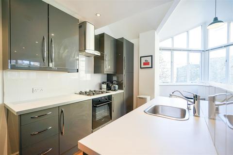 2 bedroom apartment to rent, Harold Road, Crouch End, N8