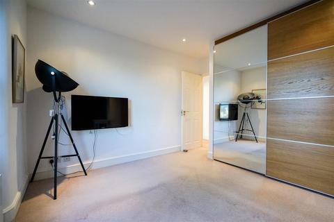 2 bedroom apartment to rent, Harold Road, Crouch End, N8