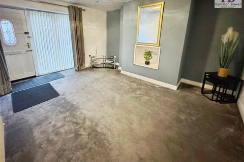 2 bedroom flat to rent, Bingley Road, Shipley