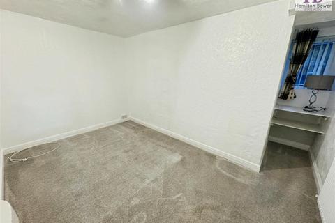 2 bedroom flat to rent, Bingley Road, Shipley