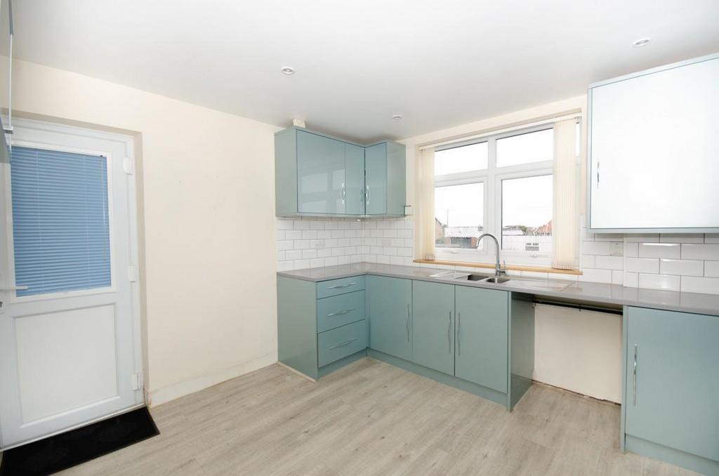 Kitchen pic 2.jpg