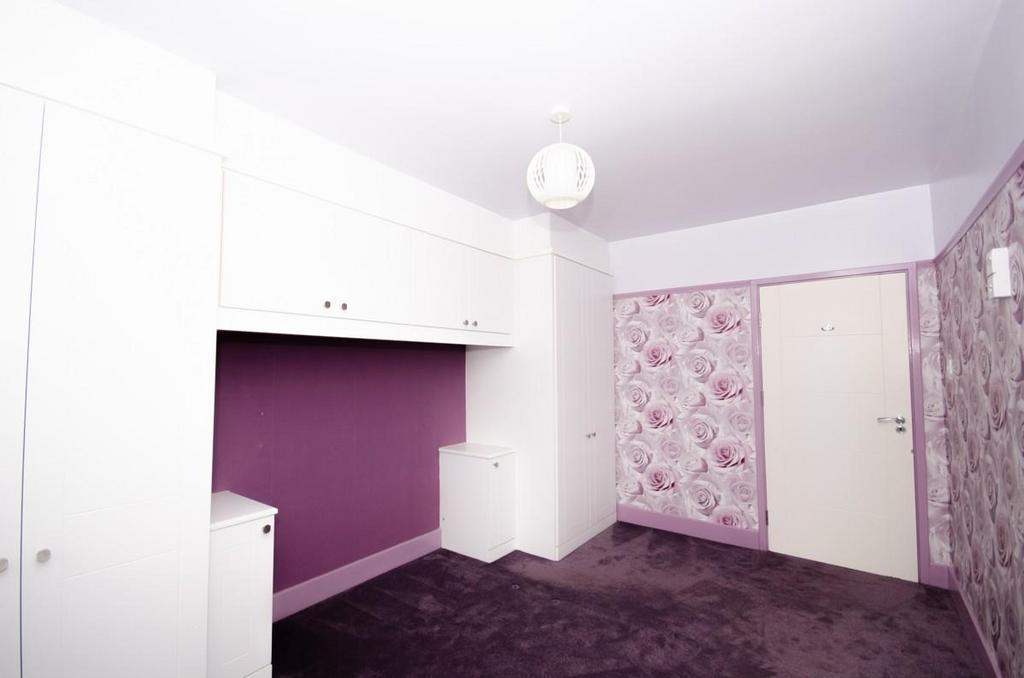 Bedroom 1 pic 2.jpg