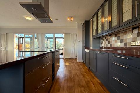 undefined, North Row, Central Milton Keynes