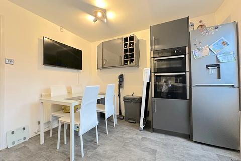2 bedroom semi-detached house for sale, Barn Farm Close, Wolverhampton WV14