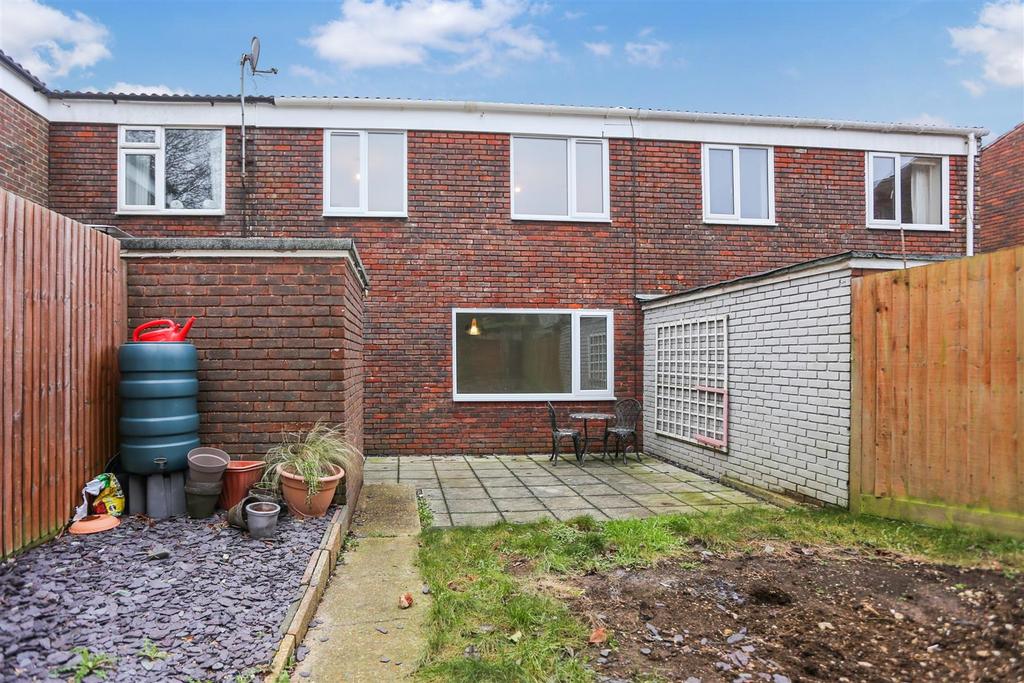 20 Flint Close gar2.jpg